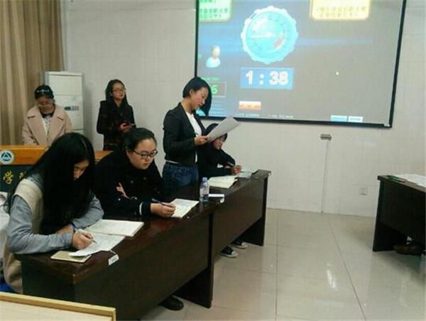 98堂
辩论队参加“江南之春”第十五届校级辩论赛初赛