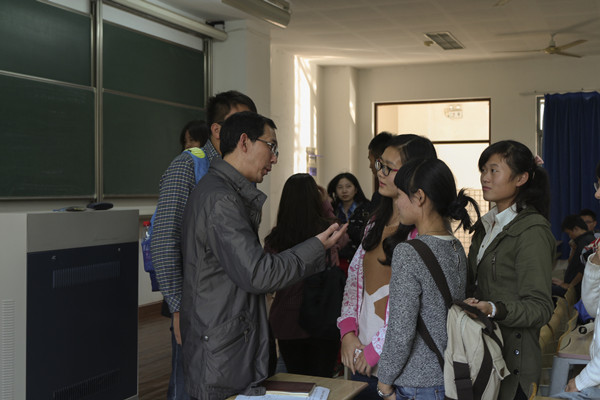 【98堂
新生导航系列讲座】Learn to learn--98堂
院长与14级学生亲密接触