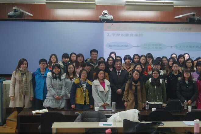 三菱银行无锡分行行长与98堂
学生座谈