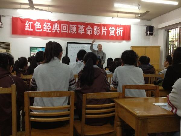 弘扬闻天精神，加强国际交流 —记98堂
同学参加“闻天英语角”活动